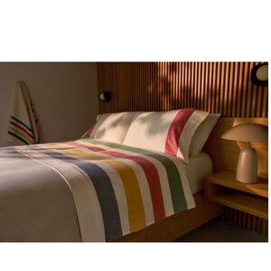 HBC STRIPES - Hudson’s Bay Stripes Flannel Bed Sheet Set, White  *SIZE - DOUBLE*